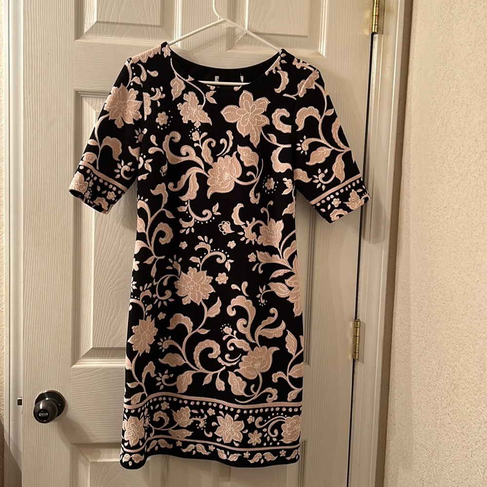 Short sleeve dress size M, baby and beige